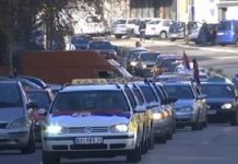 Протест таксиста у Косовској Митровици