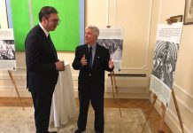 Скот и Вучић одали почаст учесницима мисије Халијард