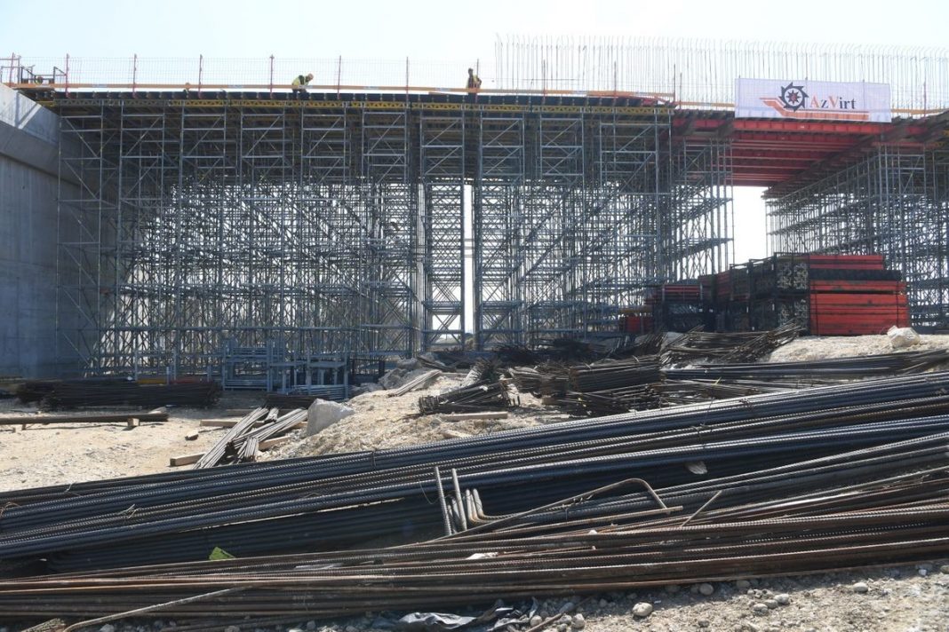 Вучић обишао радове на мосту на Сави 01