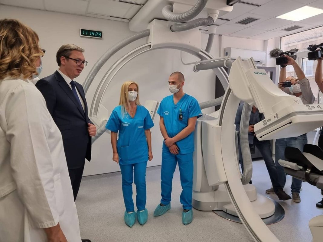 Вучић обишао нову ангио салу у болници 2