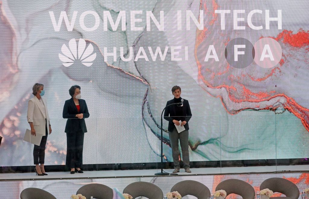 Брнабић и амбасадорка Кине ИКТ Конференција