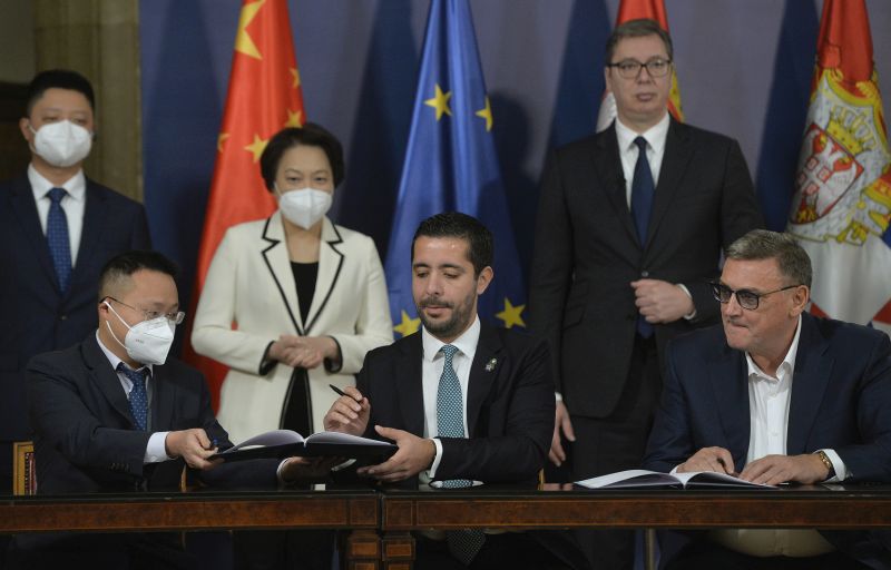 POTPISIVANJE UGOVORA