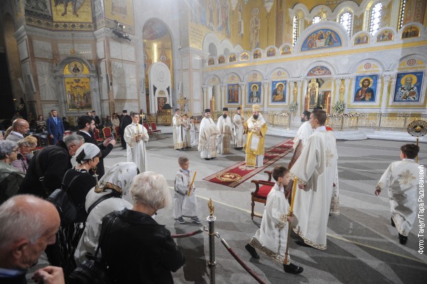 Васкршња литургија у Храму Св Саве