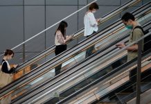 Рекордан број новозаражених коронавирусом у Јапану – дневно више од 180.000 новооболелих.