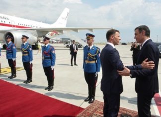 Санчез завршио посету Србији. Министар Мали га испратио на аеродром
